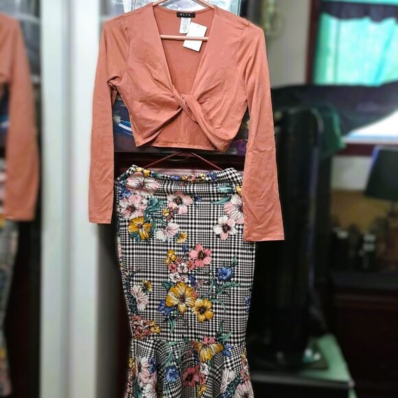 New Women's Long Sleeve Crop Tops V Neck Made in USA - Picture 2 of 3